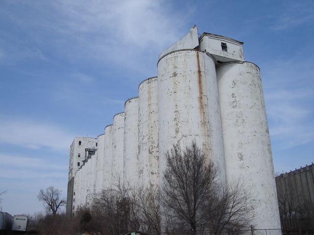 KCK grain elevators 004.jpg